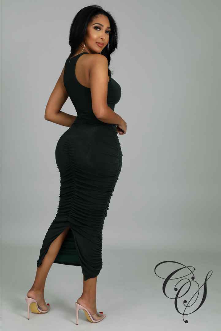 Zelena Racer Neck Ruched Midi Dress
