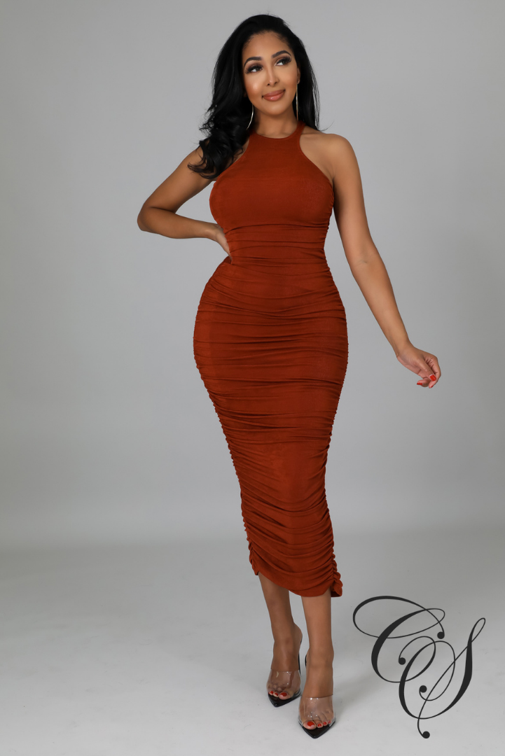 Zelena Racer Neck Ruched Midi Dress